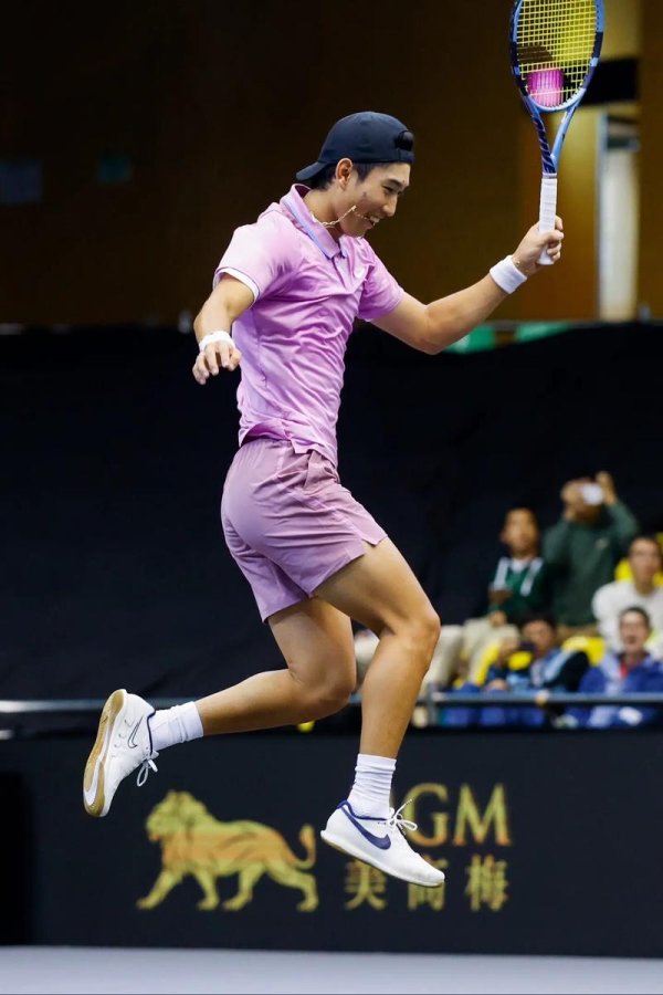 K彩平台最新登录 澳网：在哪里跌倒就在哪里爬起来，商竣程时隔一年重夺胜利